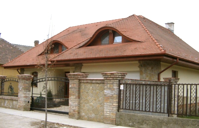 Ács-, állványozó, tetőfedő munkák